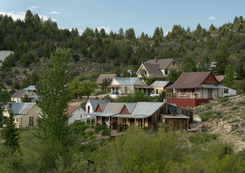 Off the Grid and Proud of It: The Americans Who Chose to Stay Left Behind